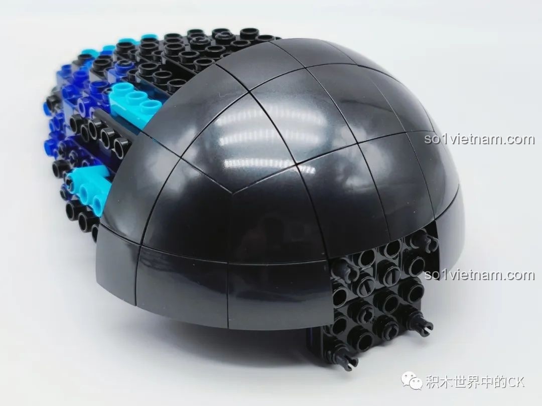 Lắp ráp phần đuôi tàu của mô hình BLOKEES Tam Thể: Giọt Nước - Trận Chiến Tận Thế