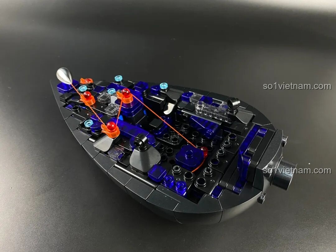 Khung Giọt Nước với các chi tiết màu xanh dương và đen