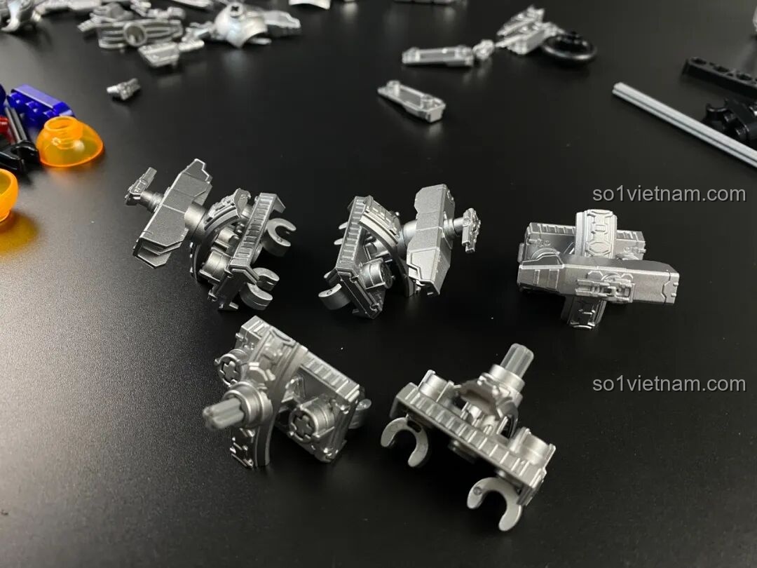 Khung Giọt Nước với các chi tiết màu xanh dương và đen