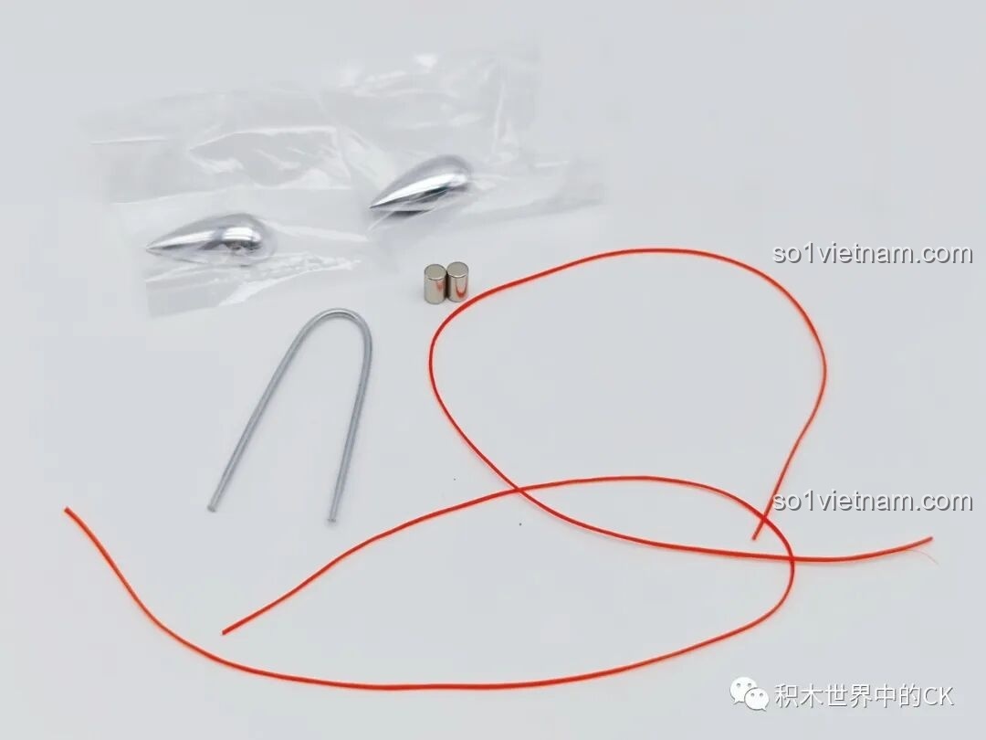 Các mảnh vỡ tàu chiến được lắp ráp trong bộ BLOKEES Tam Thể: Giọt Nước - Trận Chiến Tận Thế