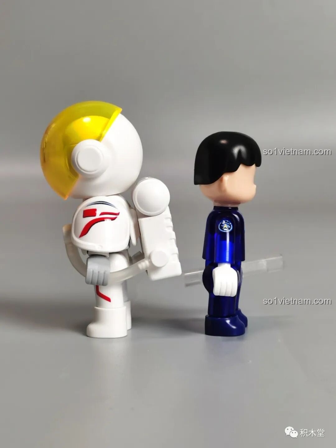 Cận cảnh các mảnh ghép trong suốt màu cam của BLOKEES 81102