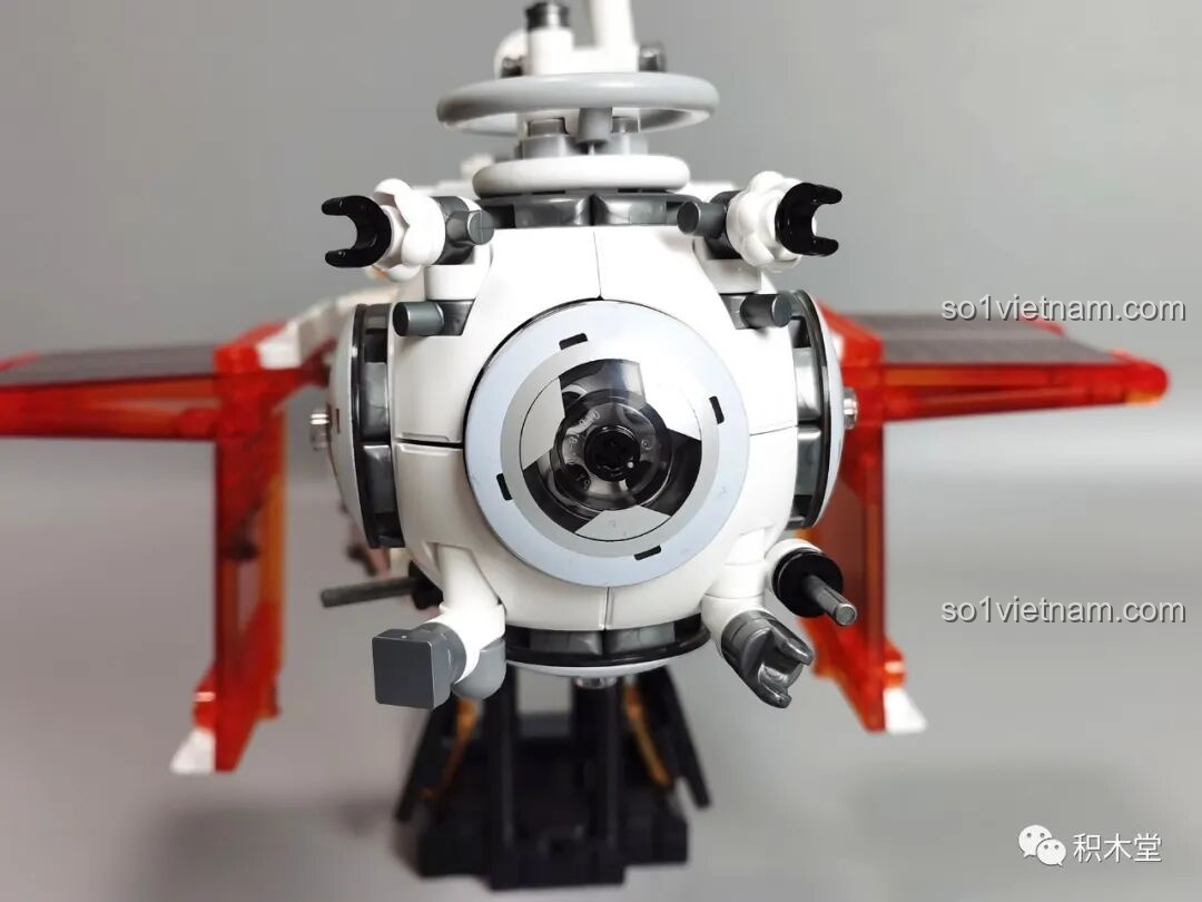 Mô hình BLOKEES 81102 hoàn thiện với cánh quạt gấp nhìn từ phía sau