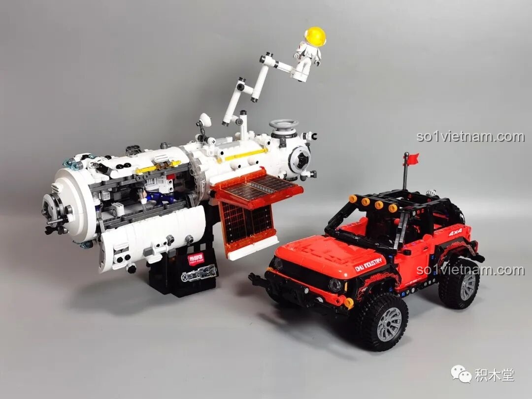 Mô hình BLOKEES 81102 hoàn thiện với cánh quạt gấp nhìn từ trên xuống