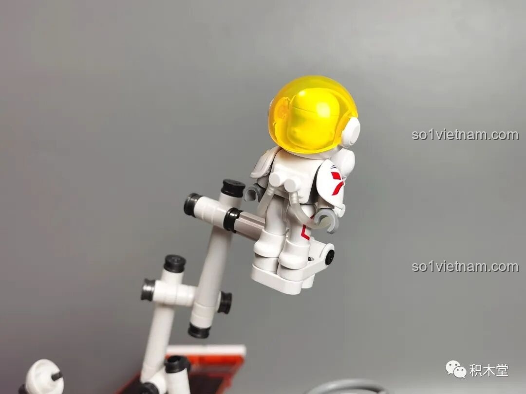 Mô hình BLOKEES 81102 hoàn thiện với cánh quạt gấp nhìn từ phía trước