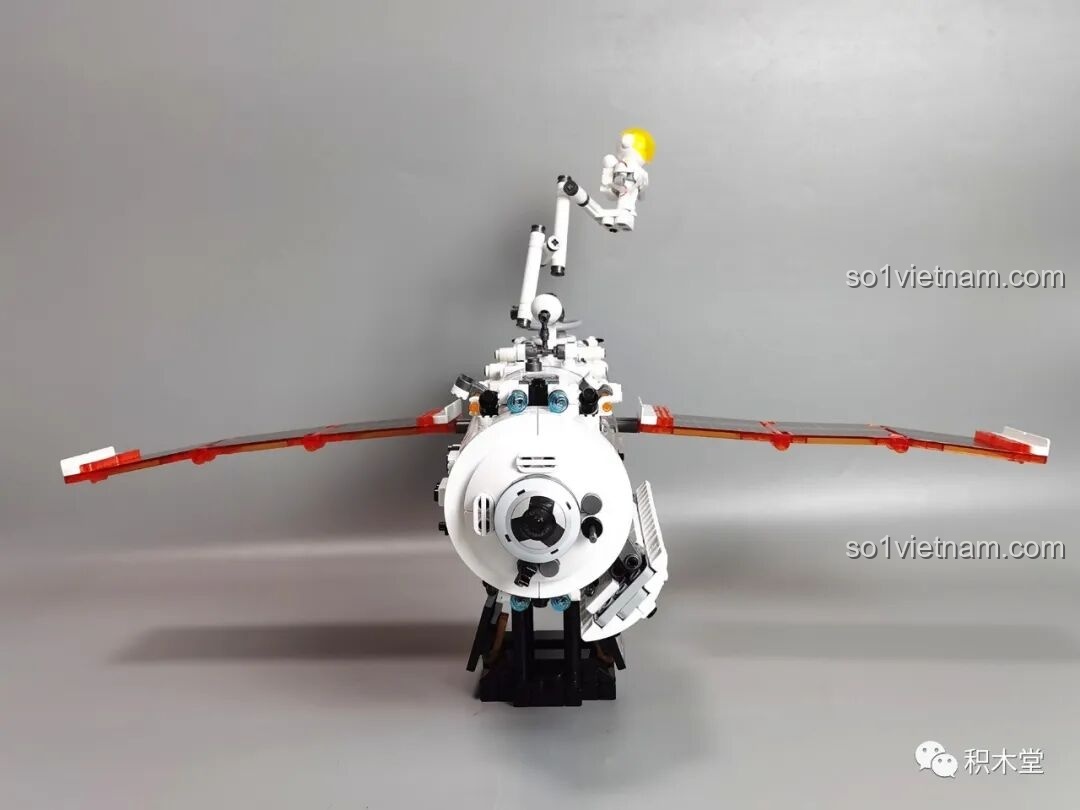 Mô hình BLOKEES 81102 hoàn thiện với cánh quạt mở nhìn từ phía sau