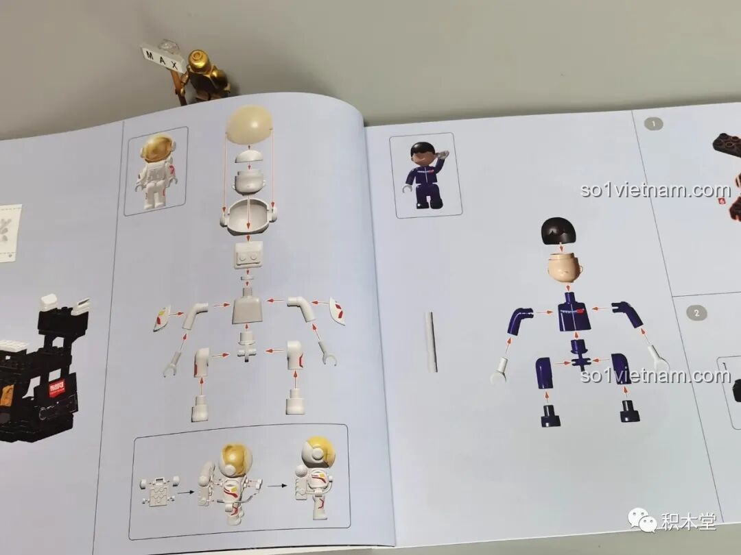 Tờ sticker với nền bạc của BLOKEES 81102