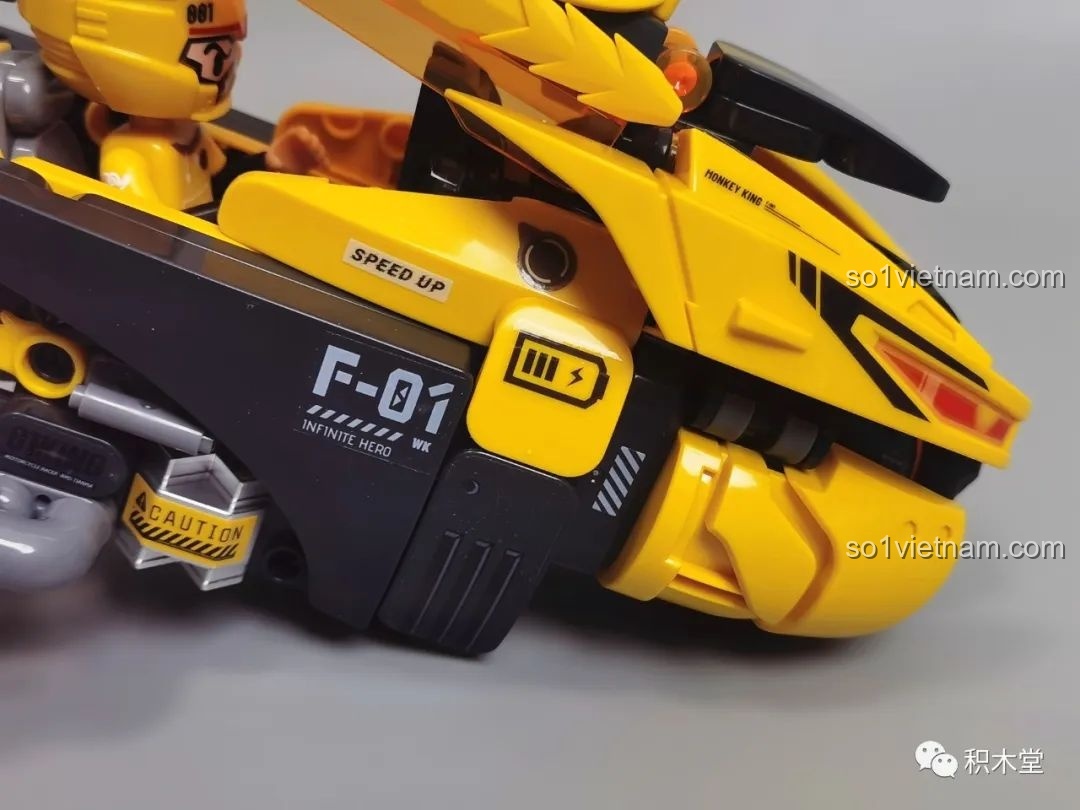 Tôn Ngộ Không Chiến Đấu tạo dáng