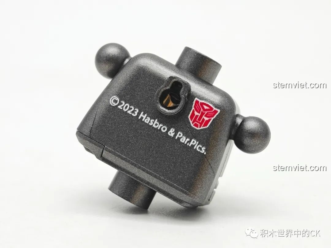 Mô hình BLOKEES Transformers Beyond Edition Arcee đã lắp ráp hoàn chỉnh, thiết kế mảnh mai, đầy sức mạnh.