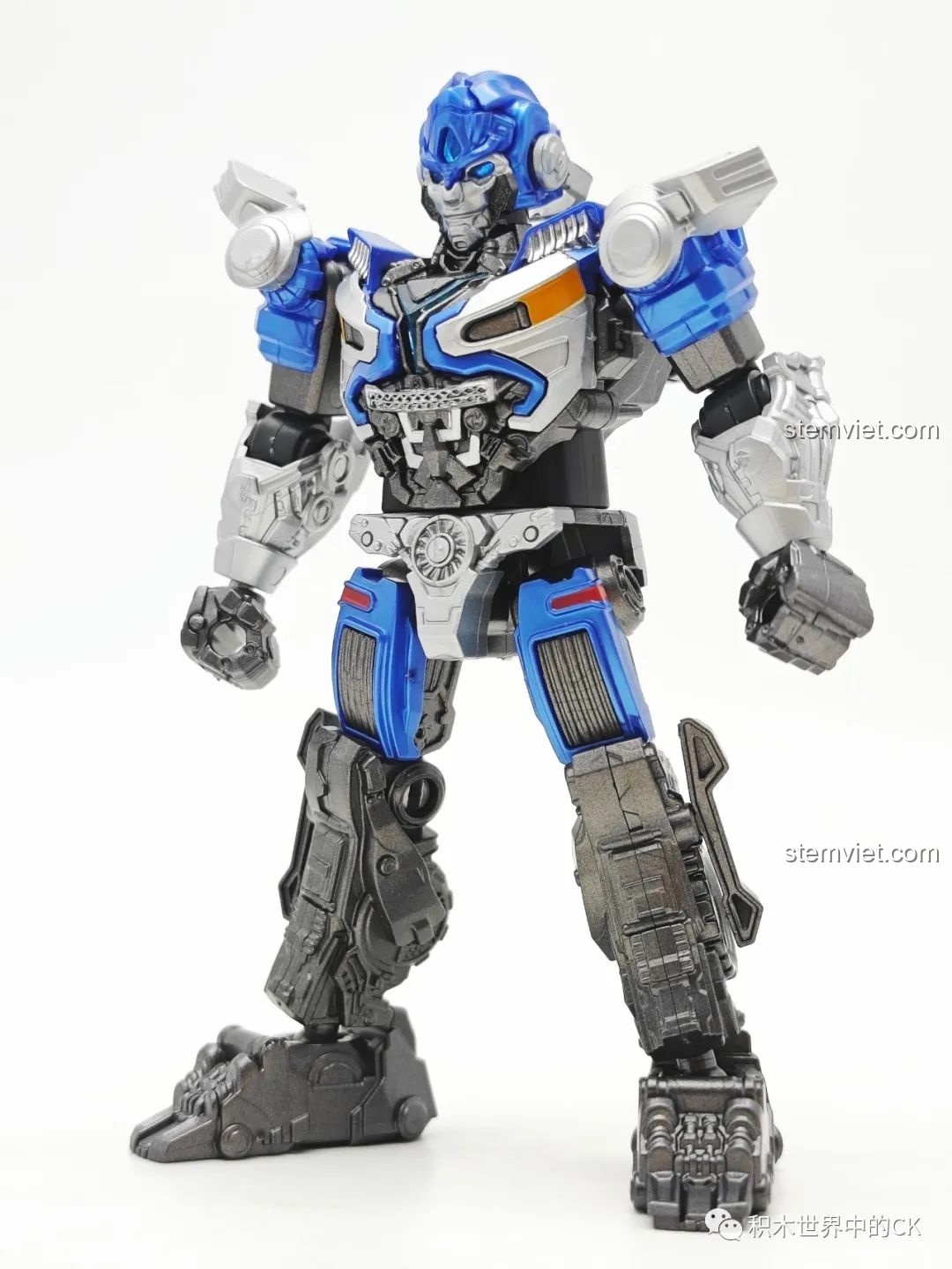 Mô hình BLOKEES Transformers Beyond Edition Mirage đã lắp ráp hoàn chỉnh, đứng thẳng oai vệ, chi tiết sắc nét.