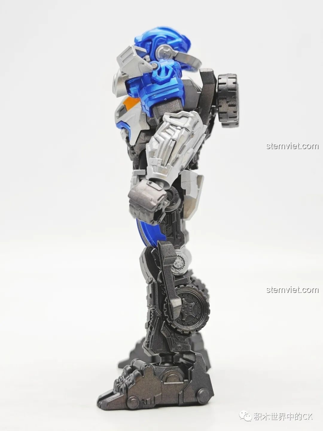 Góc nghiêng của mô hình BLOKEES Transformers Beyond Edition Mirage, thể hiện chi tiết bên hông và độ cân đối.