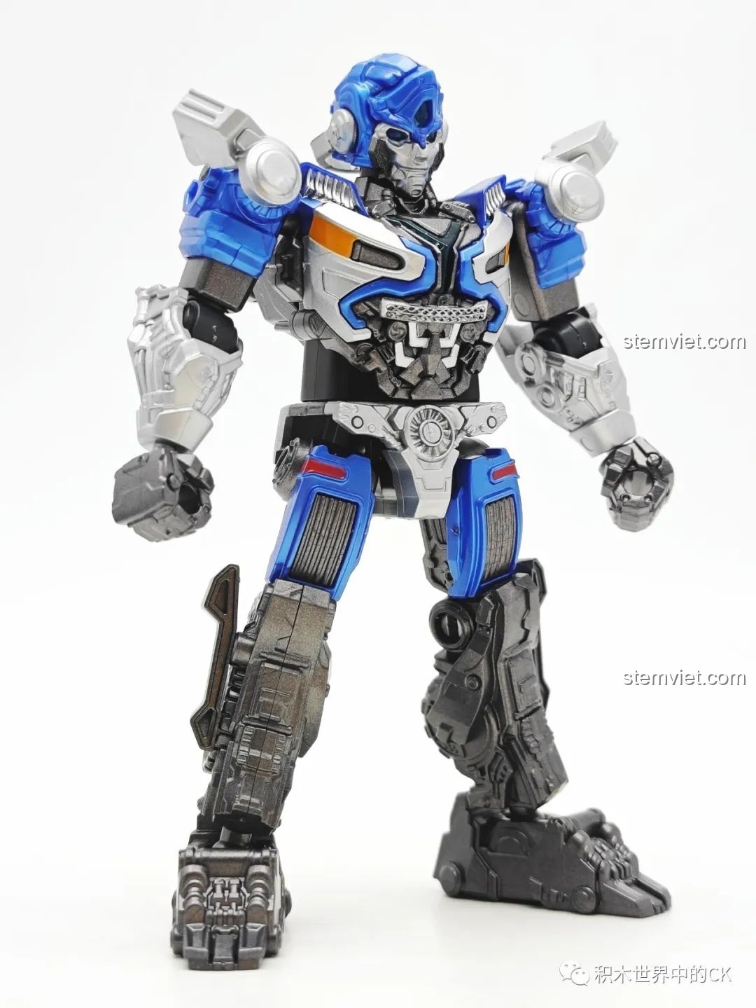 Mô hình BLOKEES Transformers Beyond Edition Mirage trong tư thế sẵn sàng chiến đấu, khớp cử động linh hoạt.
