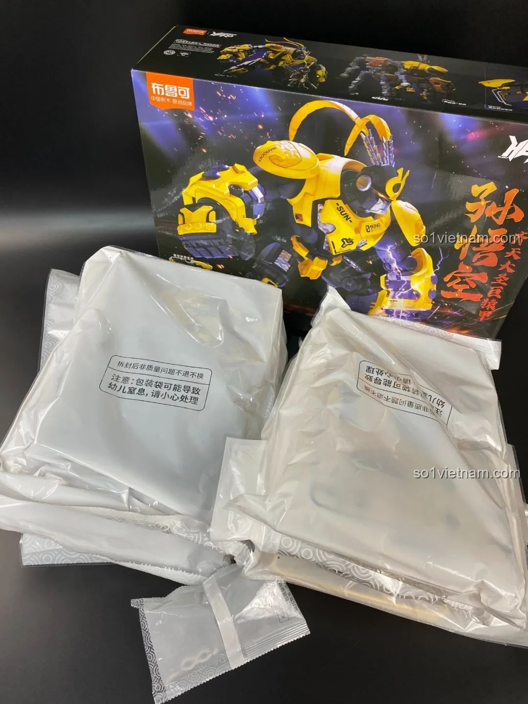 Các túi linh kiện bên trong hộp BLOKS HERO 85010