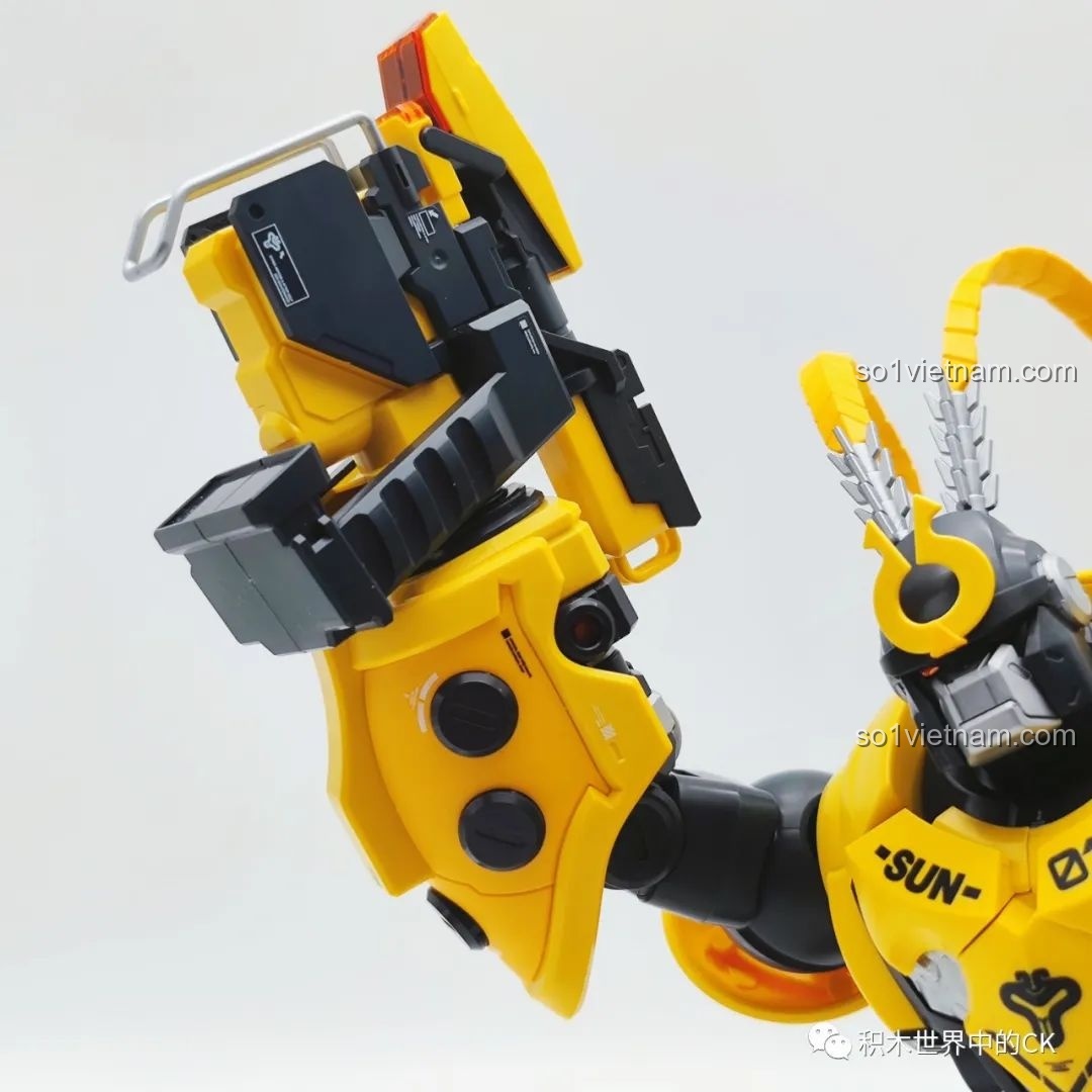 Cận cảnh chi tiết phần ngực của BLOKS HERO 85010