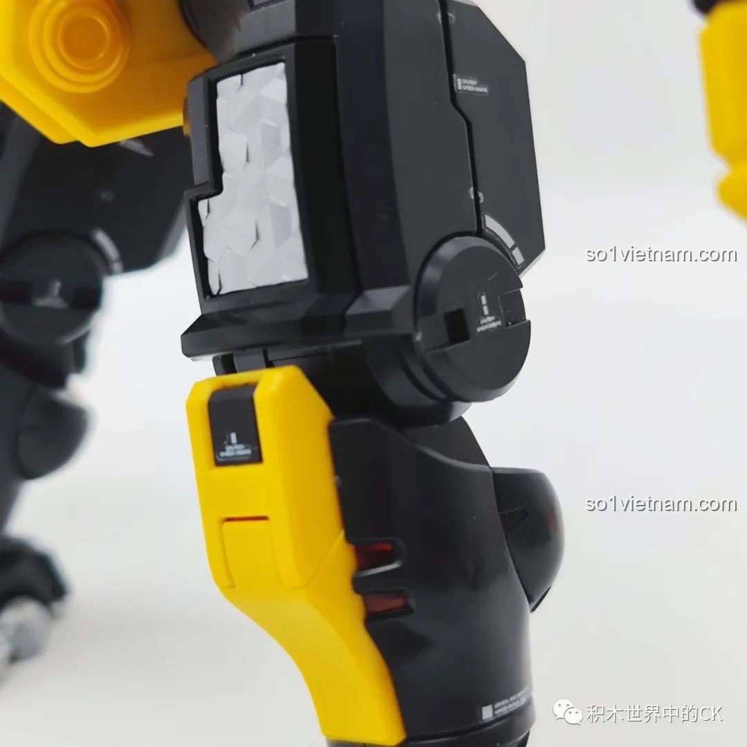 Cận cảnh chi tiết phần ngực của BLOKS HERO 85010