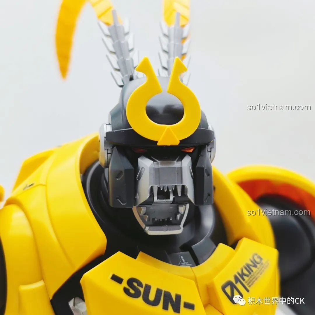 Cận cảnh chi tiết phần ngực của BLOKS HERO 85010