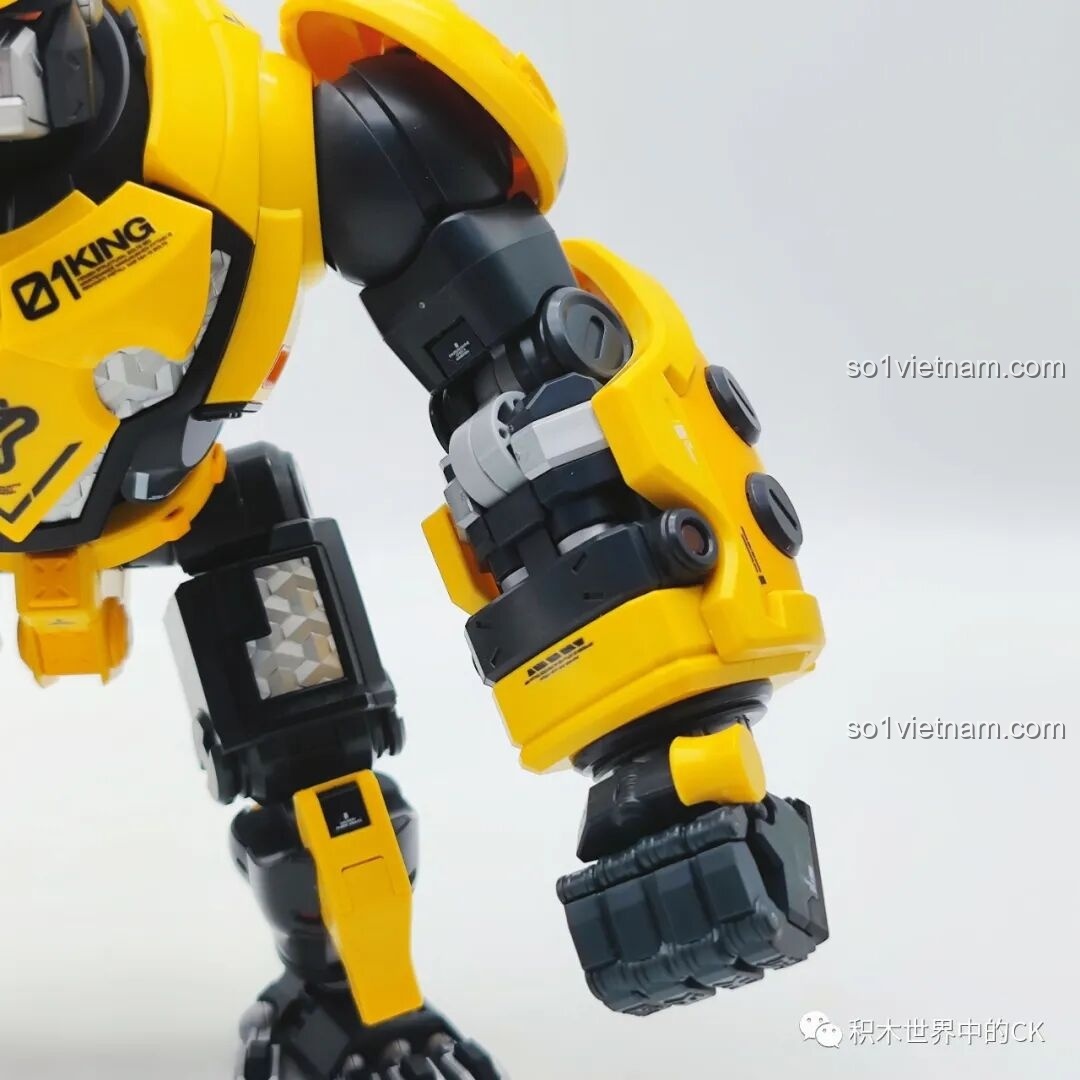 Mô hình BLOKS HERO 85010 Tôn Ngộ Không Cự Viên Giáp đứng cùng Tôn Ngộ Không vàng