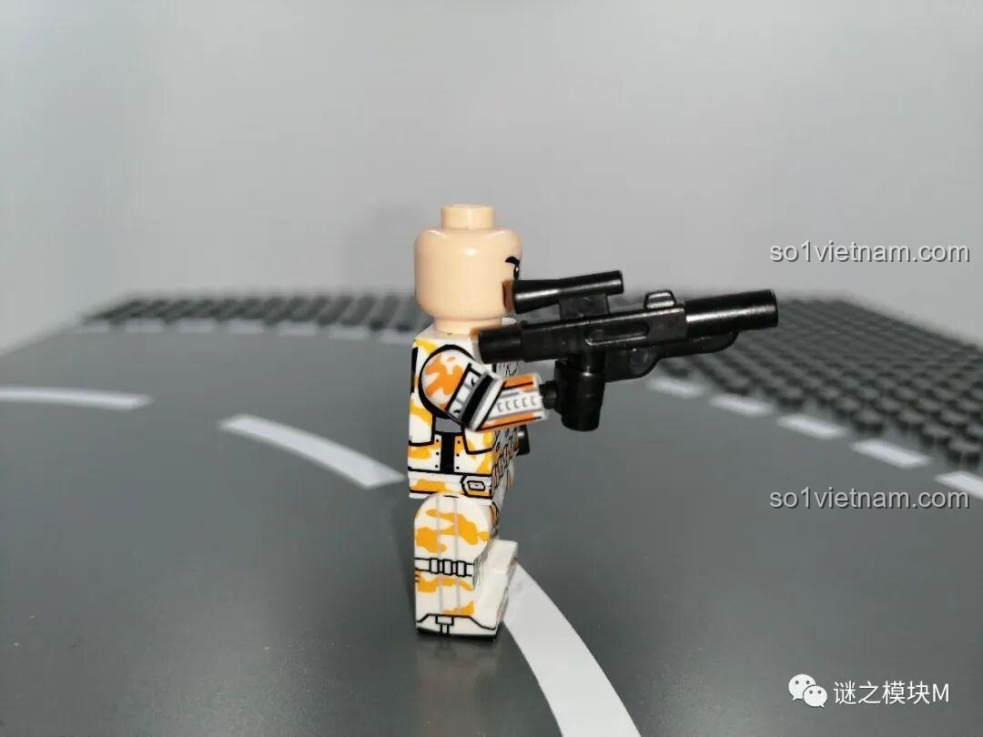 Minifigure Wolfpack Trooper trong bộ XINH X0305, với thiết kế độc đáo.