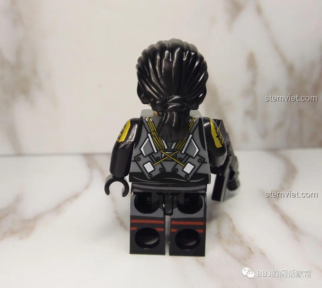 Mô hình Atom trong bộ XINH X0179, với trang phục xanh dương và các chi tiết phức tạp.