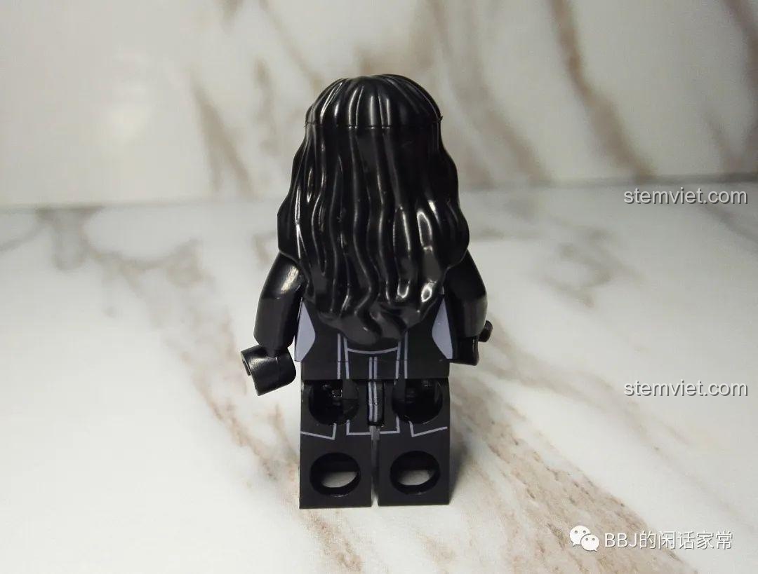 Mô hình Atom trong bộ XINH X0179, với trang phục xanh dương và các chi tiết phức tạp.