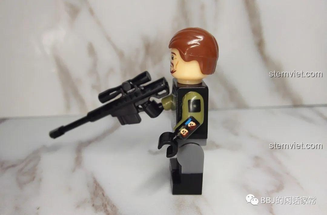 Mô hình Firestorm trong bộ XINH X0179, với trang phục đỏ vàng và hiệu ứng lửa.