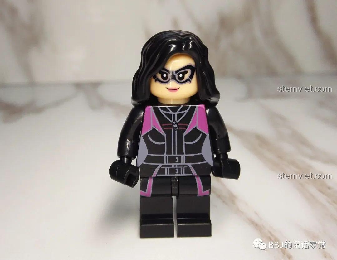 Mô hình Firestorm trong bộ XINH X0179, với trang phục đỏ vàng và hiệu ứng lửa.