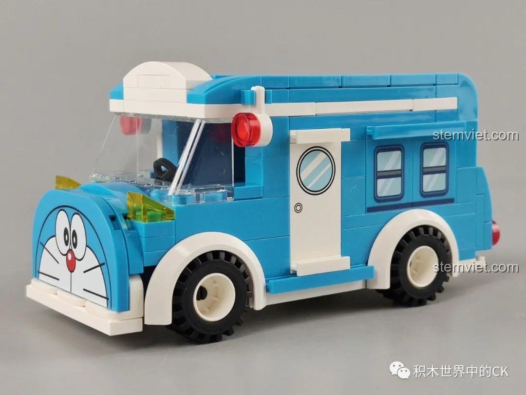 Ba mô hình lắp ráp Doraemon theo chủ đề: Tuần lộc Giáng sinh, Thiên thần và Thần tài, rất thích hợp để sưu tầm và trưng bày.