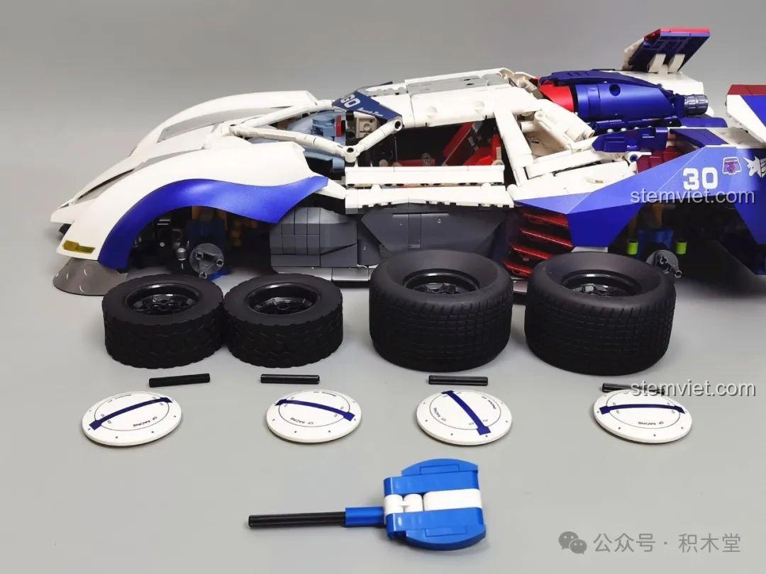 Bộ bánh xe và nắp mâm in của đồ chơi mô hình Xe đua AI Asurada cho bé từ 8 tuổi, một chi tiết đắt giá.