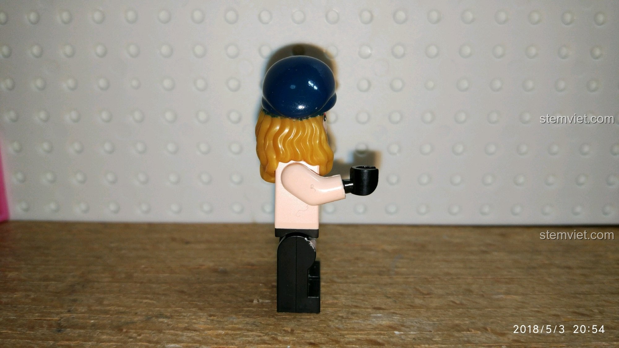 Mặt bên của nhân vật minifigure nữ Enlighten 2714, bộ đồ chơi Enlighten giá hời