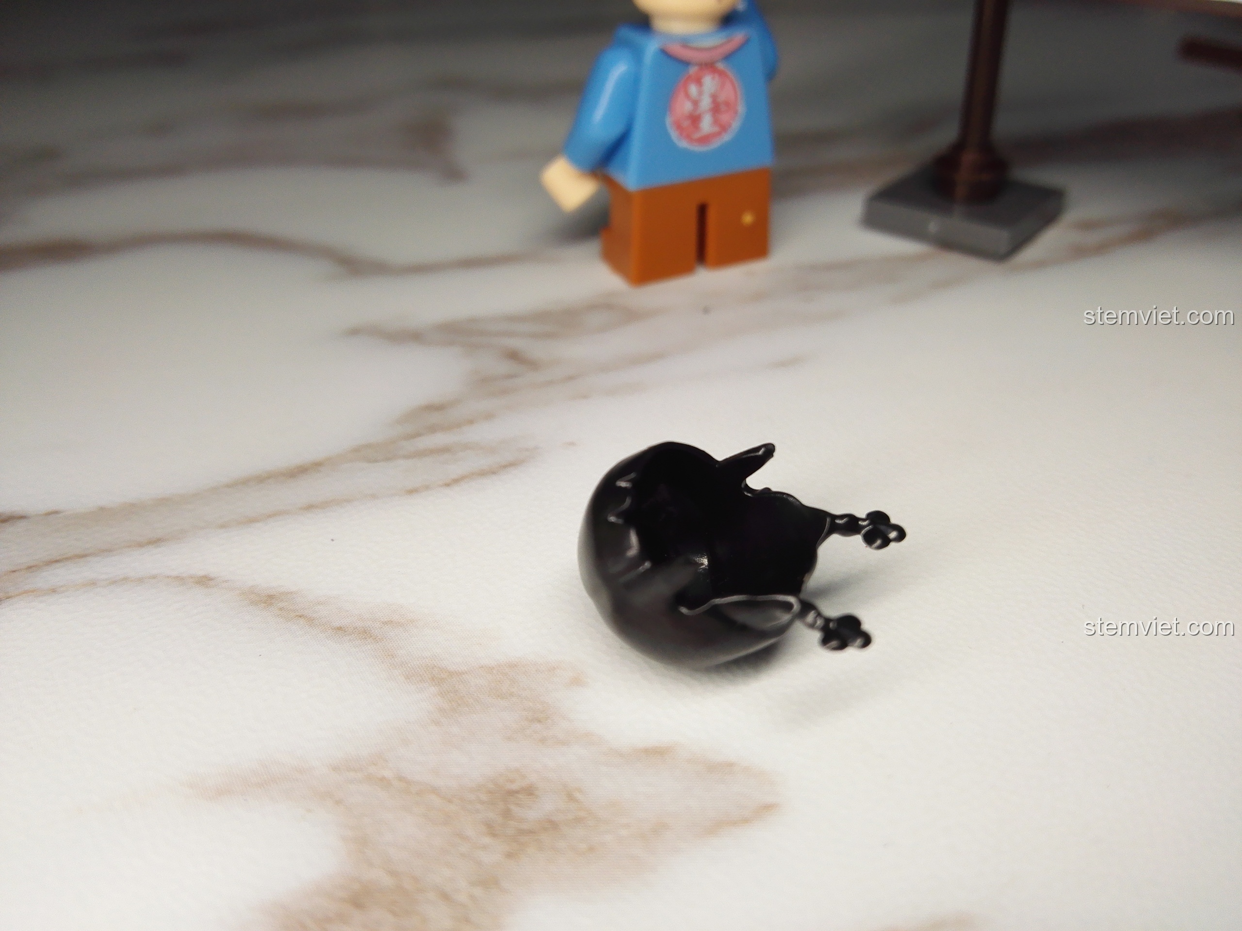 Chiếc tóc của minifigure Mạc Tiểu Bối trong bộ lắp ráp KAZI KY5006.