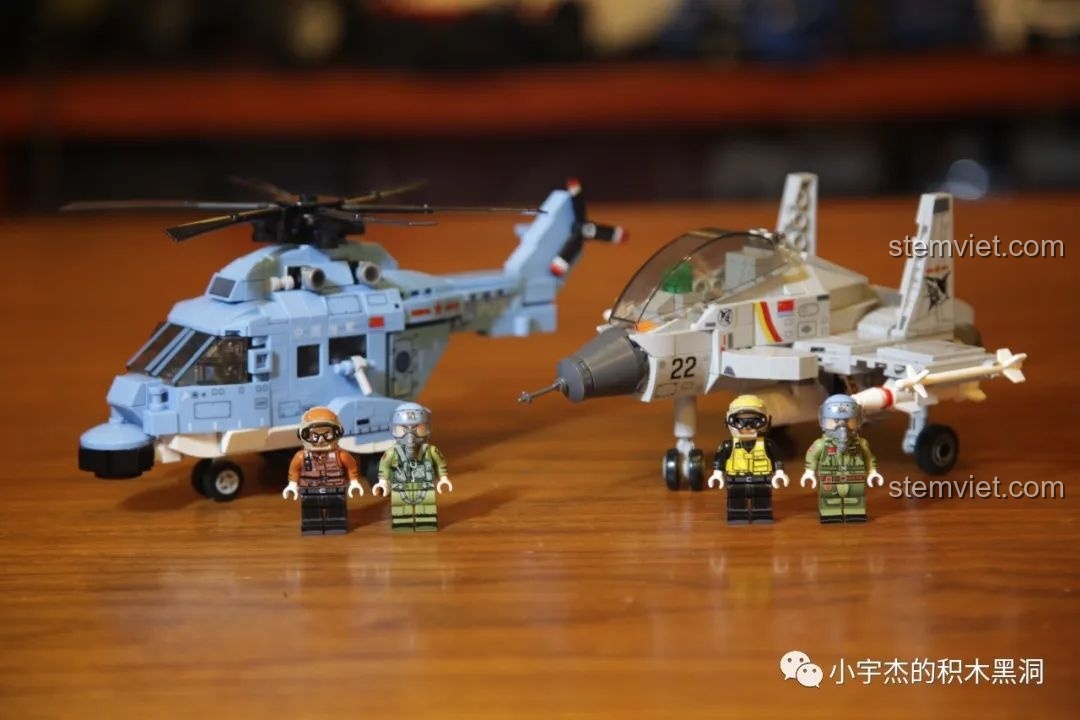 Bộ đôi mô hình J-15 Chibi và trực thăng Z-18 Chibi của SEMBO, một bộ sưu tập quân sự đáng giá.