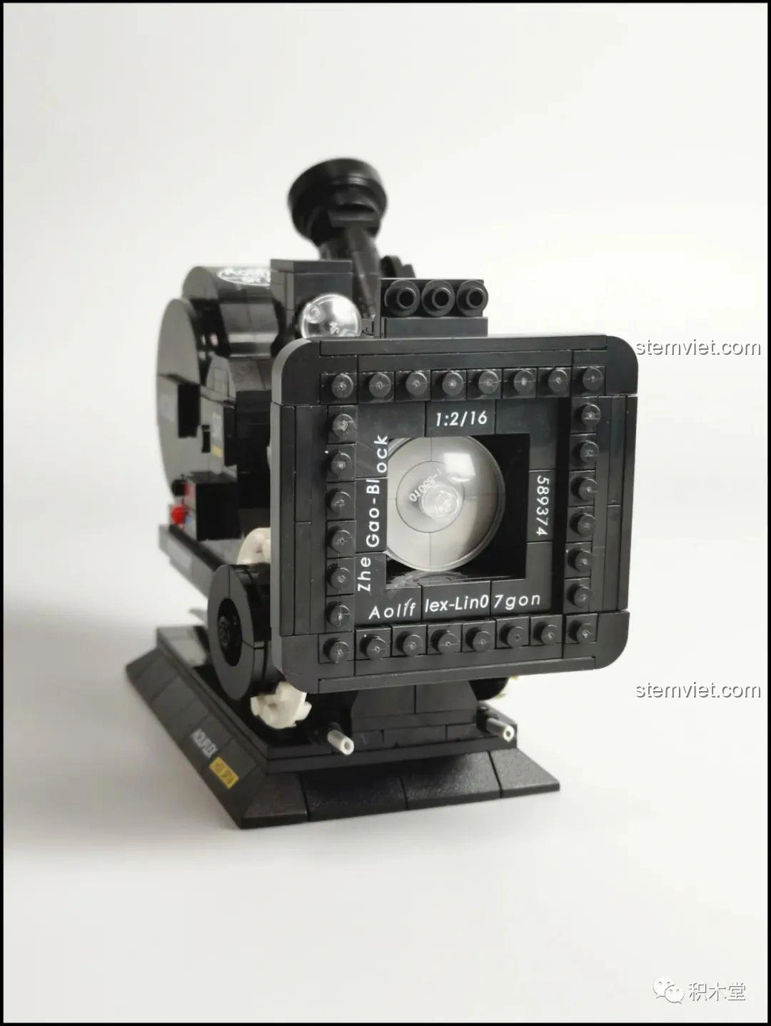 Bộ đôi mô hình máy chiếu phim cổ điển Zhegao 00907 và máy quay phim vintage 00906 đặt cạnh nhau.