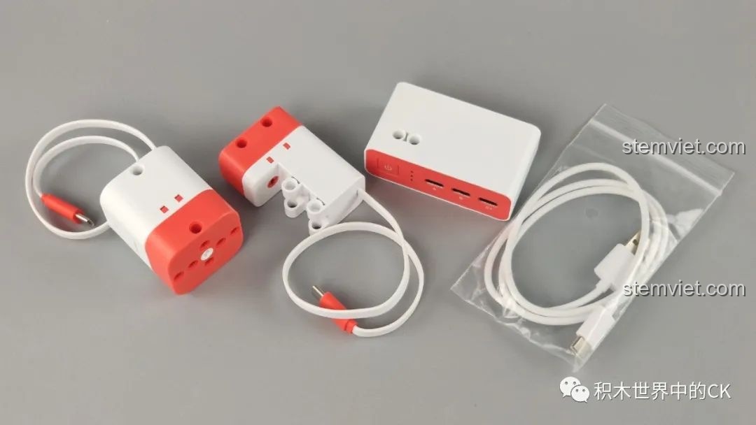 Bộ động cơ điện tử của Xe Đua Điều Khiển Từ Xa SC40AIQI, bao gồm hộp pin, motor và servo lái.