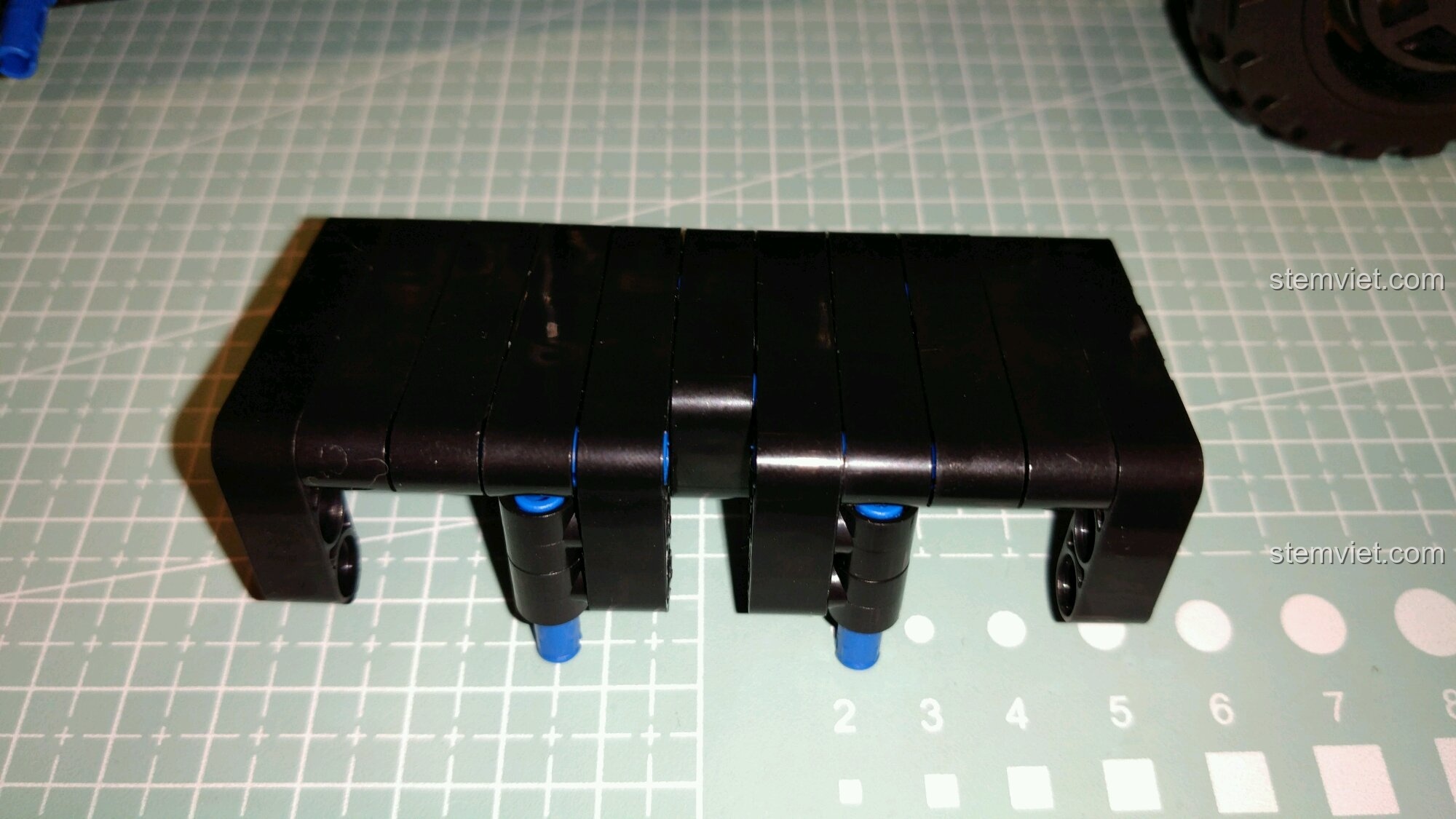 Góc nhìn khác về cơ cấu truyền động của bộ khối lắp ghép Xe Ba Bánh Cổ Điển Morgan 3 Wheeler 65.