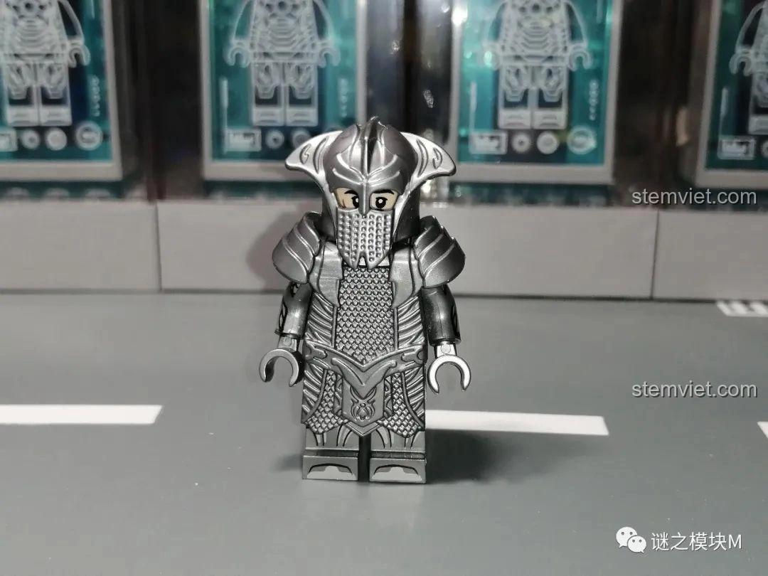 Áo giáp bạc của minifigure Tinh Linh KORUIT KT1050, chi tiết hoa văn tinh xảo.