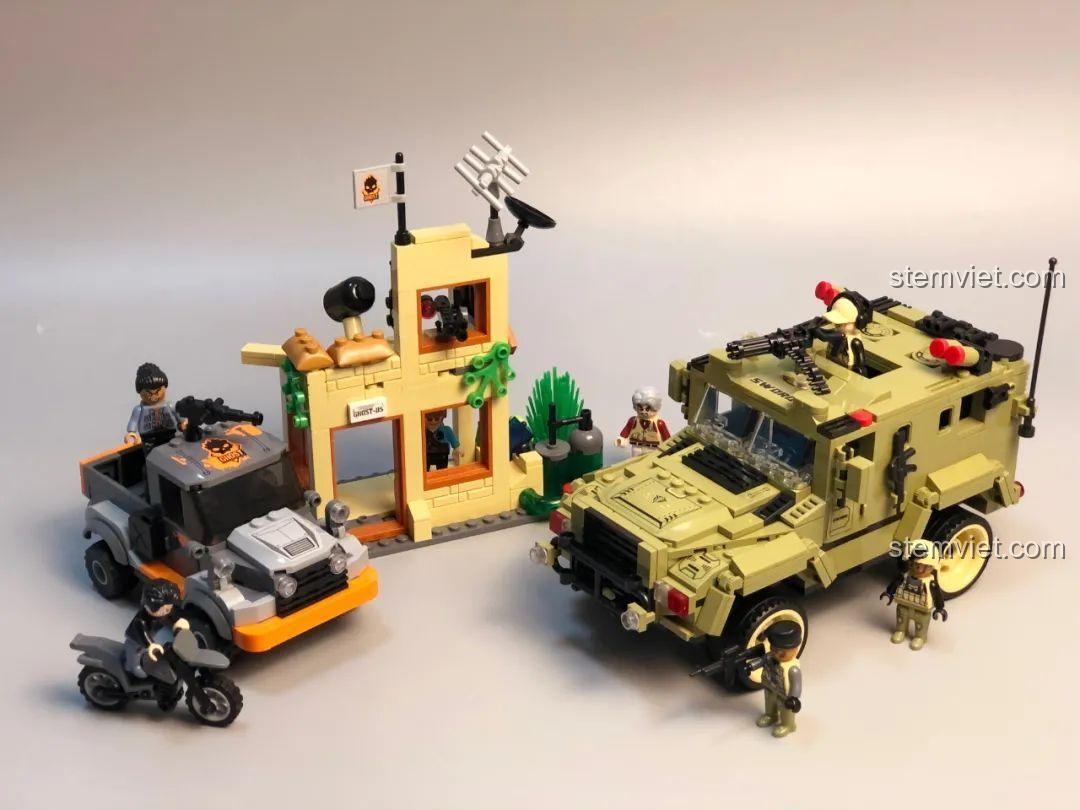 Toàn cảnh bộ GUDI 20107 với xe bọc thép, xe bán tải và căn cứ địch.