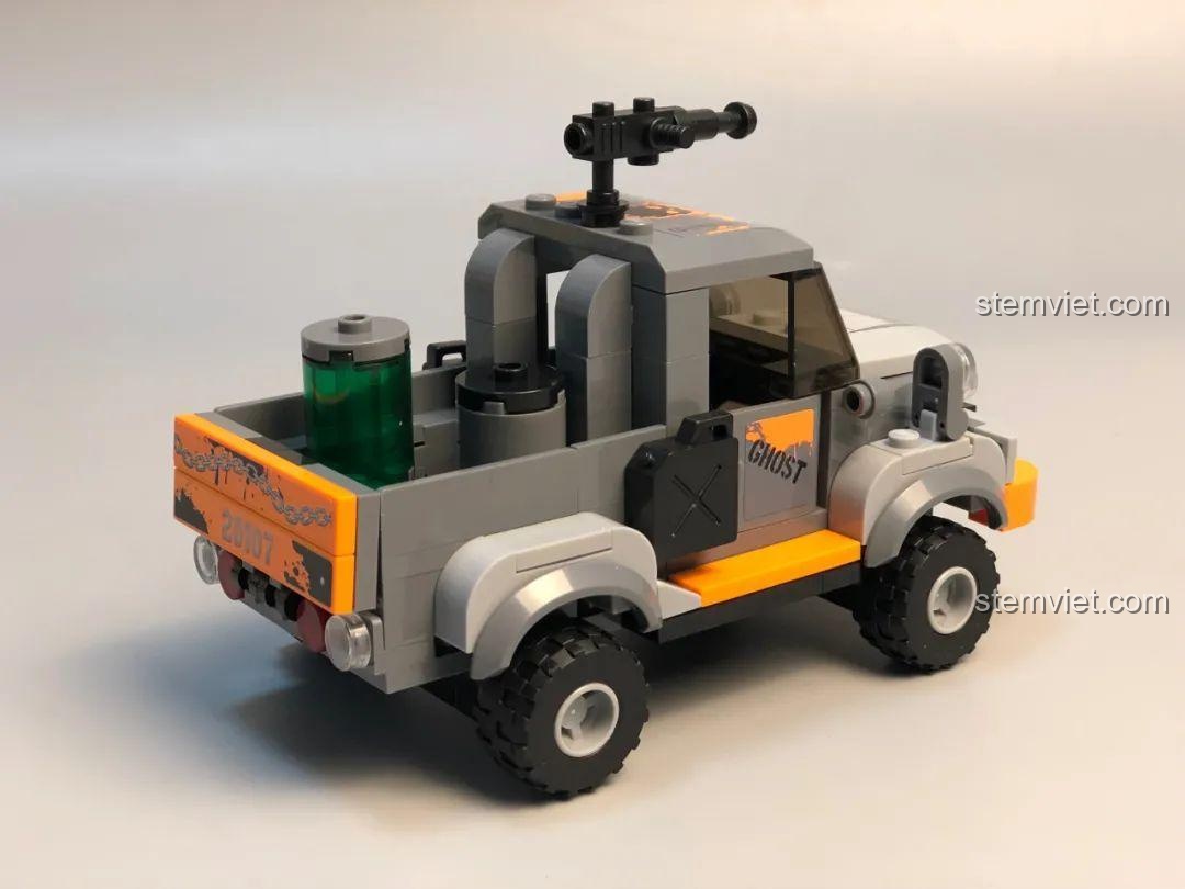 Toàn cảnh bộ GUDI 20107 với xe bọc thép, xe bán tải, căn cứ địch và các nhân vật.