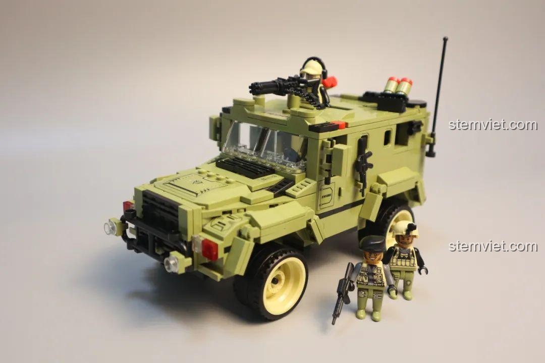 Xe bán tải GUDI 20107 với các nhân vật.