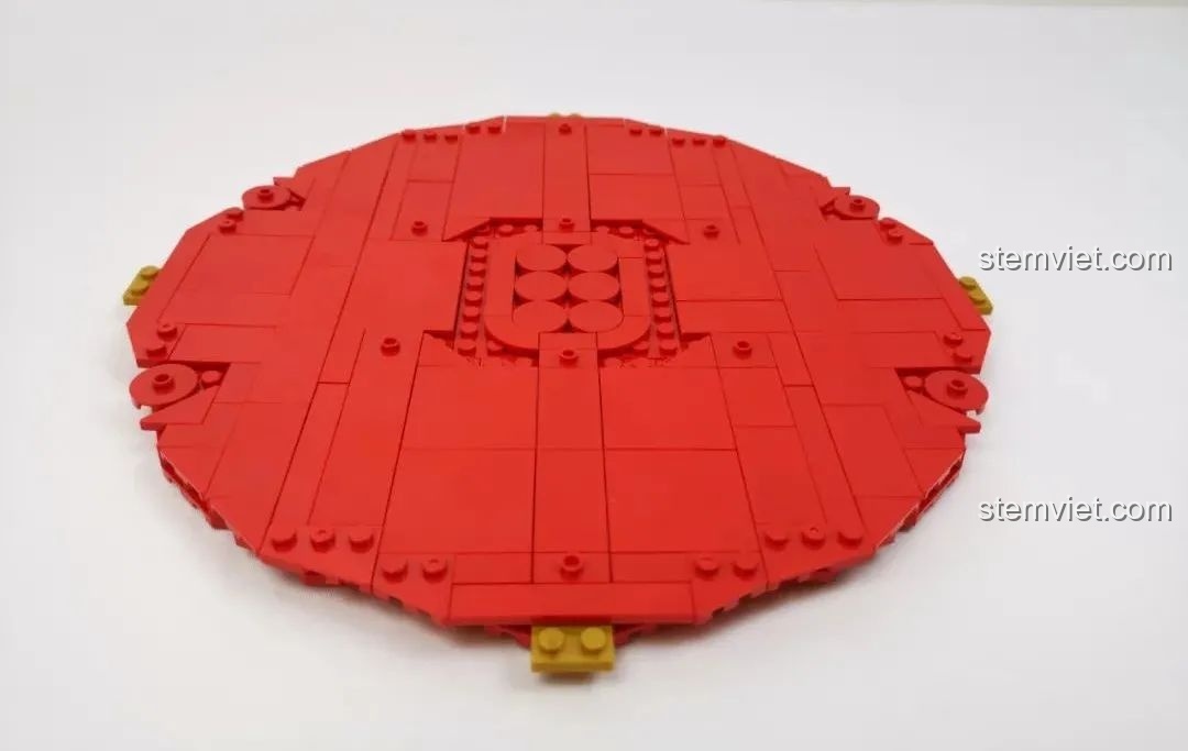 Phần đế của bộ lắp ghép Hộp mứt hình tròn C.9122 được phủ gạch trơn láng mịn.