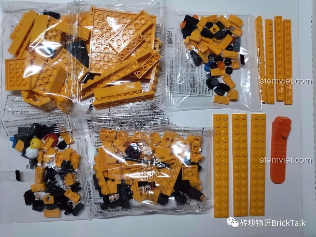 Các túi mảnh ghép đồ chơi lắp ráp Máy bay chiến đấu J-15 CAYI 2266 được phân loại gọn gàng.