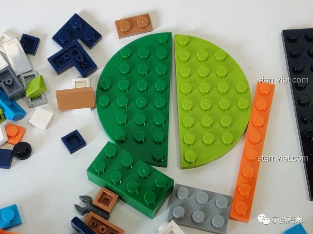 Cận cảnh các mảnh ghép màu sắc đa dạng của Bộ Lắp Ghép Cửa Hàng Đồ Chơi Sembo Block 601052.