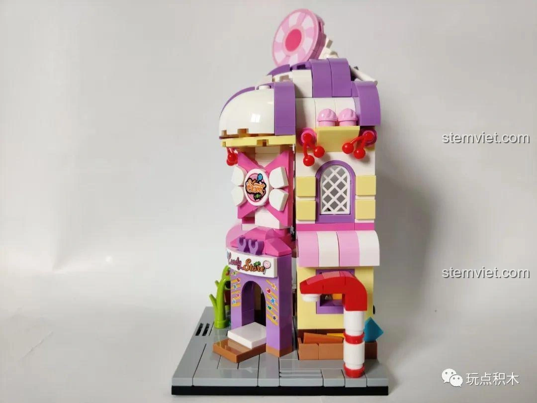 Cận cảnh các mảnh ghép màu sắc tươi sáng của Bộ Lắp Ghép Máy Chơi Game Phố Mini Sembo Block 601054.