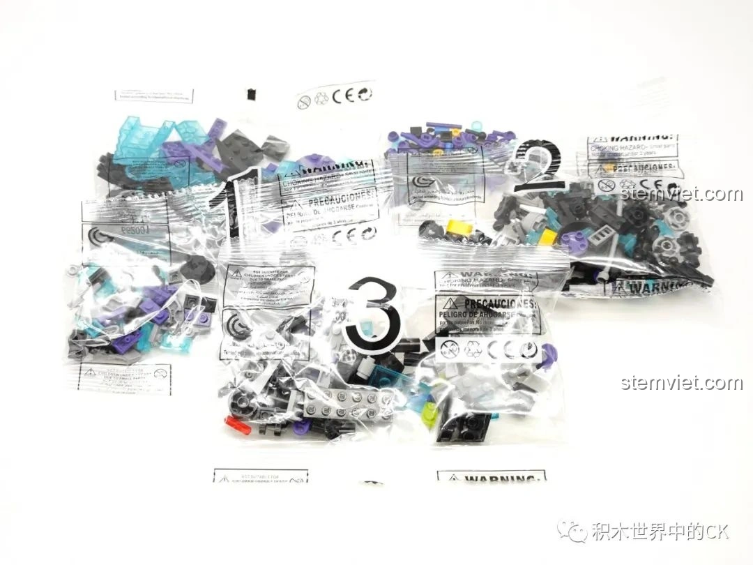 Toàn bộ 4 mô hình sinh vật biển sâu Cá Mập, Cua, Cá Đuối, Mực của bộ lắp ghép Zhe Gao 662001 từ góc nhìn khác.