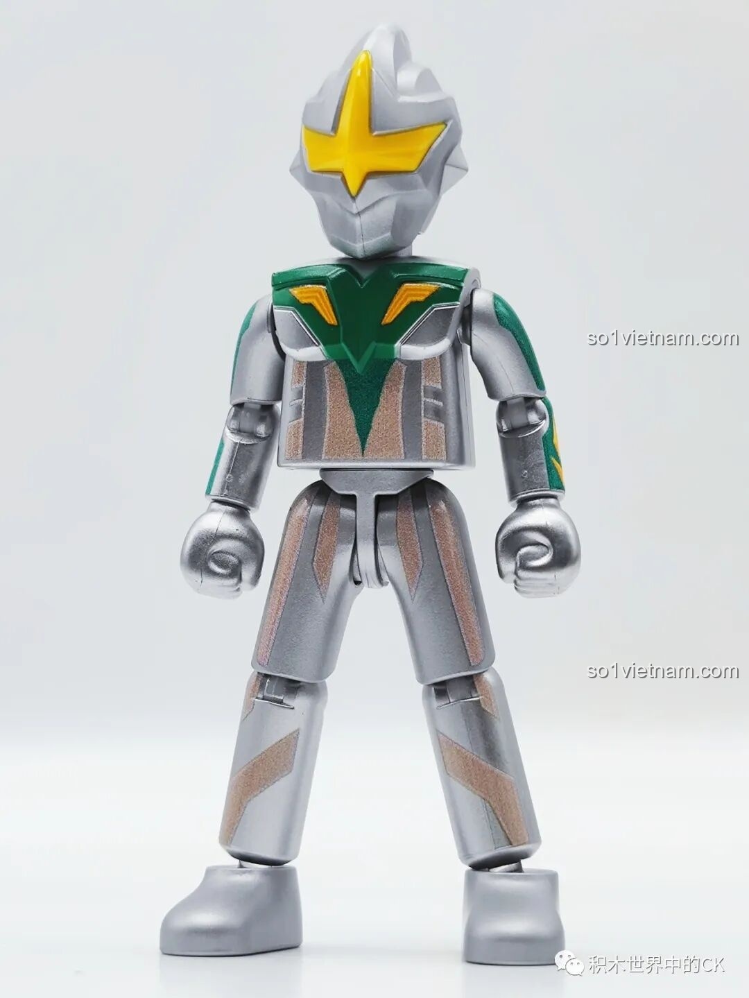 Nhân vật Flame Fighter ẩn tạo dáng với vũ khí từ bộ BLOKEES 71217