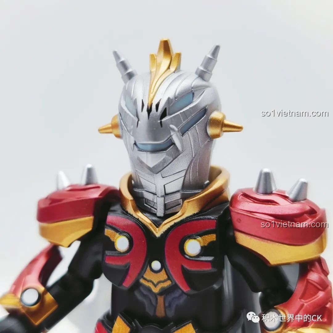 Nhân vật Flame Fighter tạo dáng với vũ khí từ bộ BLOKEES 71217