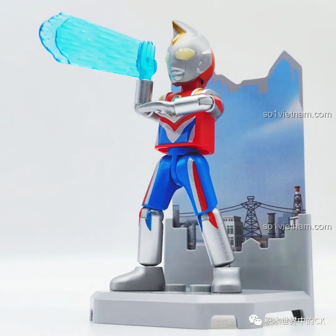 Nhân vật Super Cedon ẩn được trưng bày trên đế từ bộ BLOKEES 71217