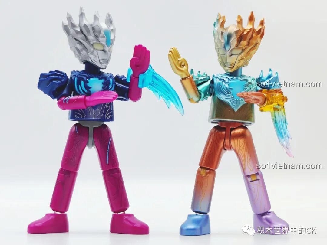 Tất cả nhân vật Ultraman đã lắp ráp được trưng bày trên đế từ bộ BLOKEES 71217