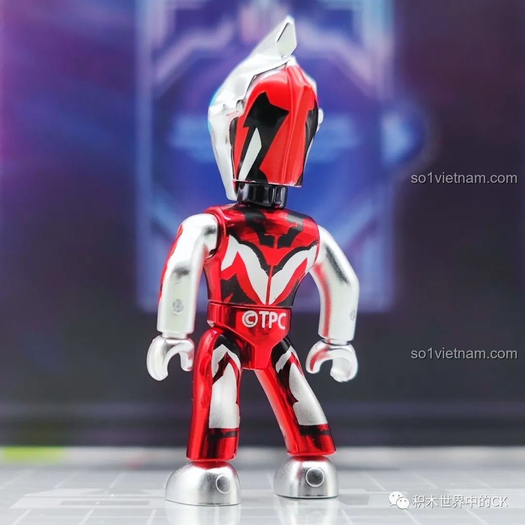 Mặt sau của nhân vật Ultraman Z Original trong bộ đồ chơi lắp ghép Ultraman đối kháng 75102