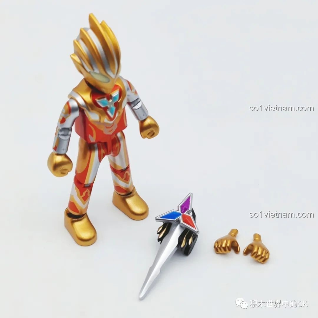 Cận cảnh khuôn mặt và phần ngực của mô hình Ultraman Tiga