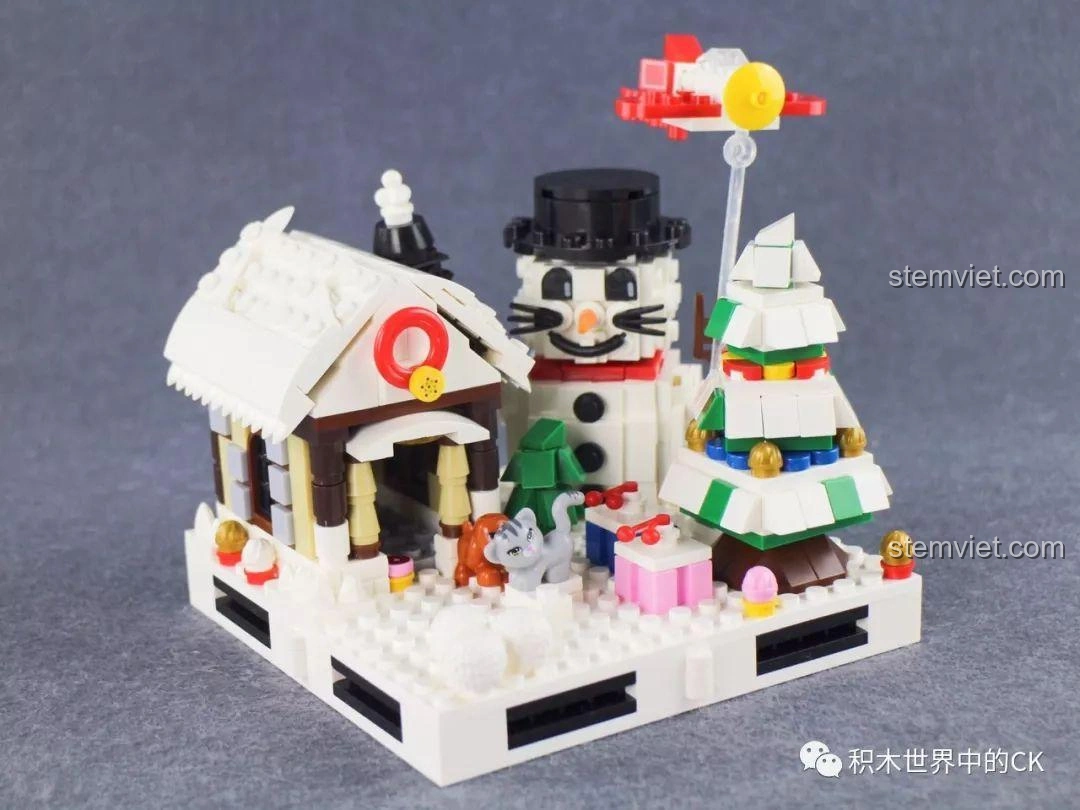 Mô hình bộ lắp ráp Winner 5034 Giáng Sinh Trắng 4 trong 1 sau khi hoàn thành, ở dạng chữ U.