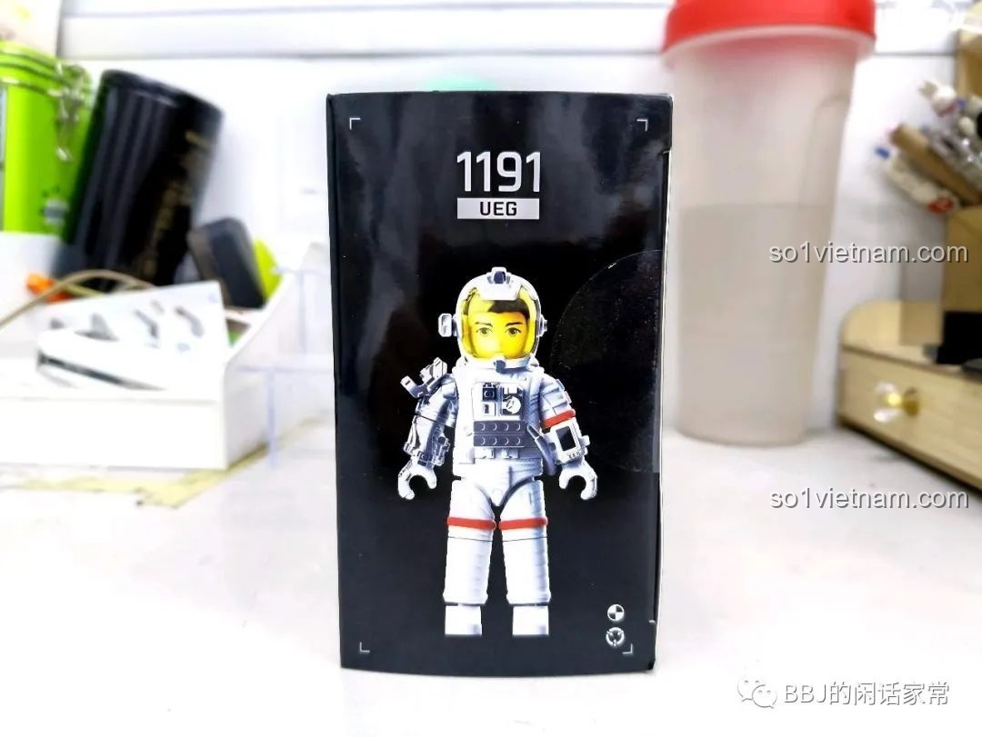 Hình ảnh phi hành gia trên hộp bộ lắp ráp布鲁可BLOKEES 71051